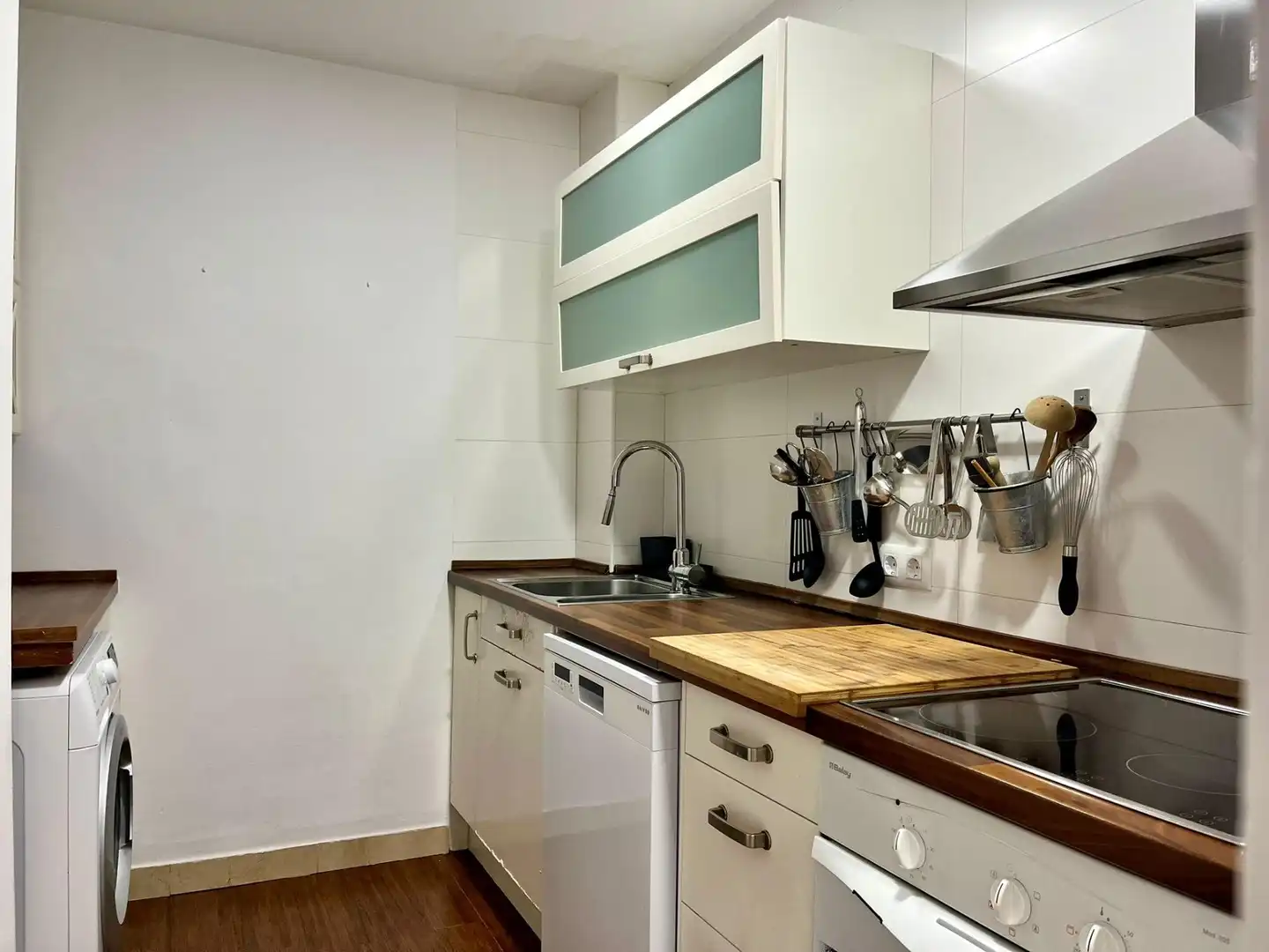 Kitchen of Flat for sale in Sevilla  with Air Conditioner, Terrace and Balcony