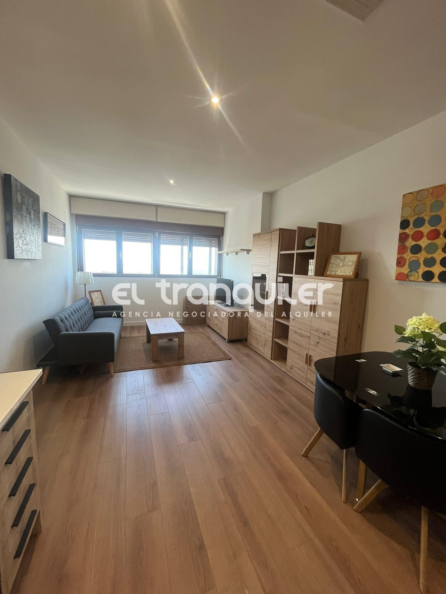 Sala de estar de Piso de alquiler en  Madrid Capital con Aire acondicionado, Terraza y Piscina