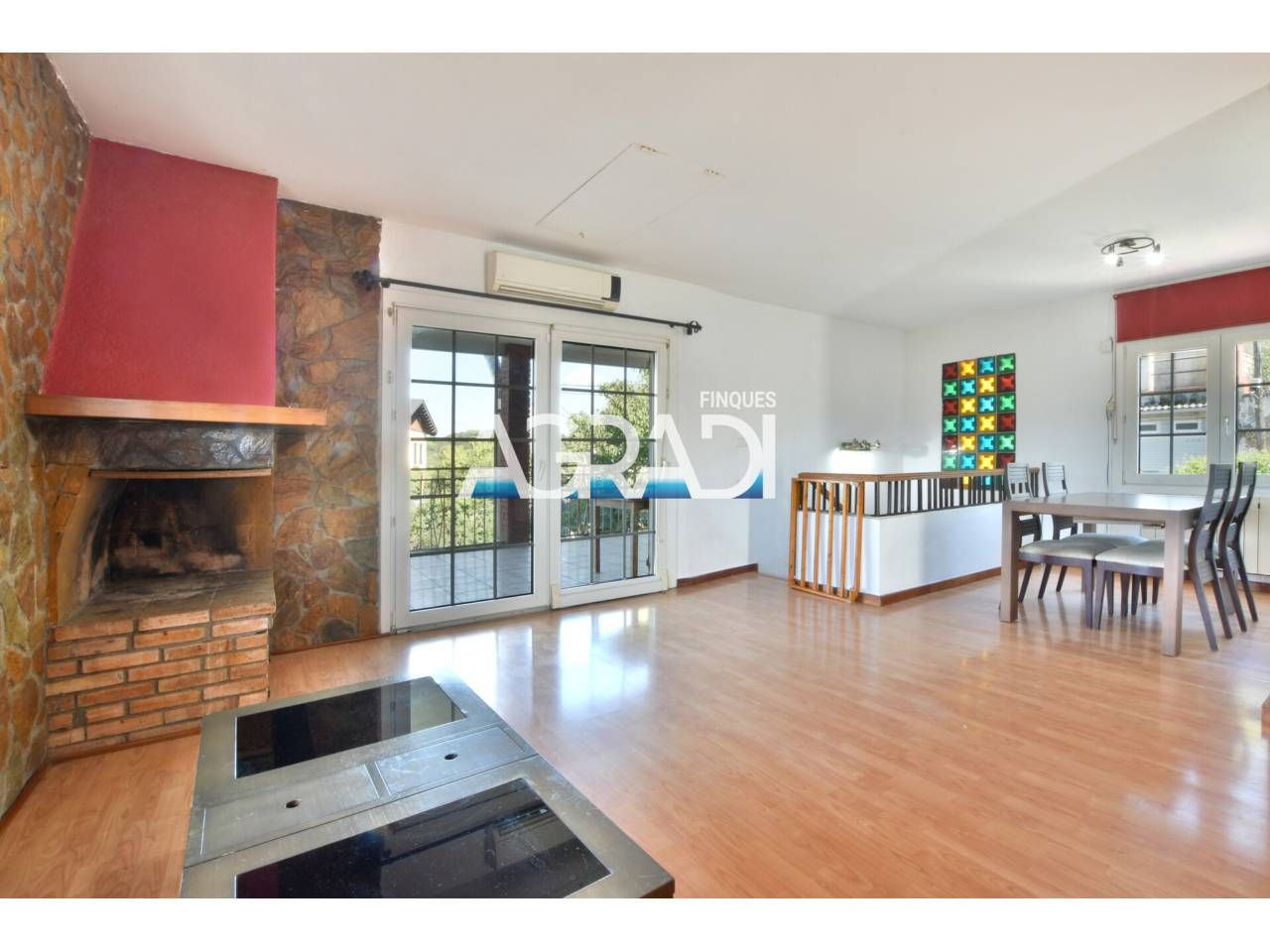 Sala d'estar de Casa o xalet en venda en Vallgorguina amb Jardí privat i Terrassa