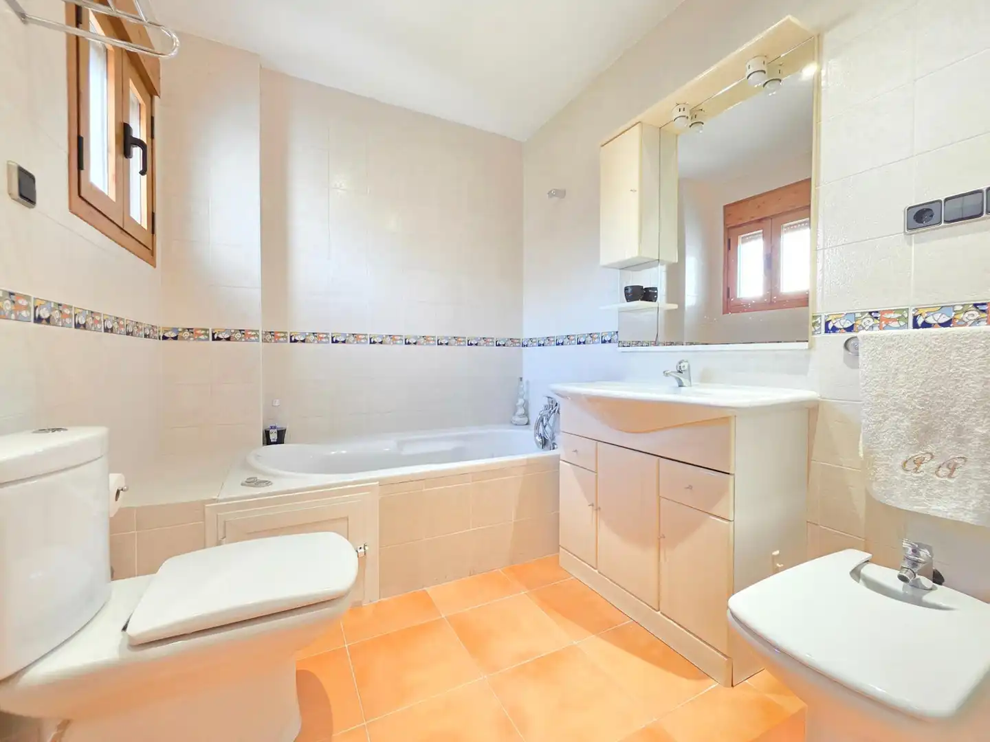 Baño de Casa adosada en venta en Jaén con Aire acondicionado, Calefacción y Jardín privado