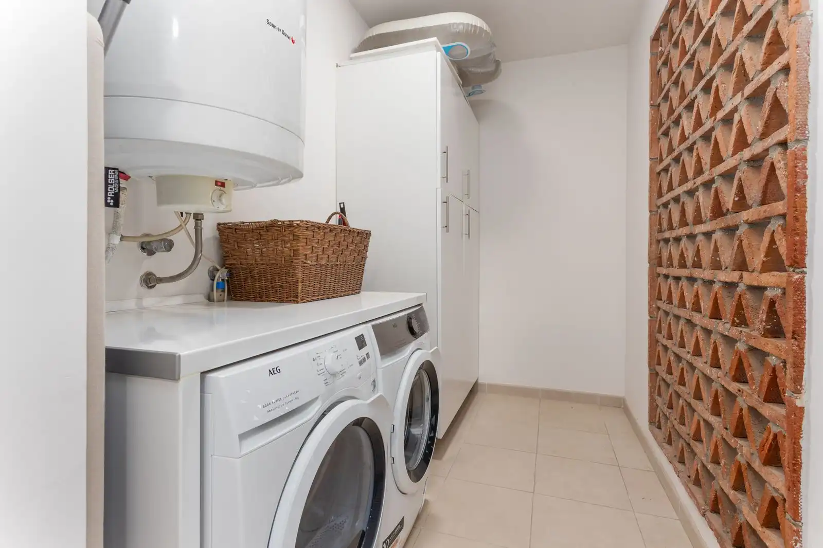 Küche von Wohnung zum Verkauf in Marbella mit Klimaanlage, Privatgarten und Terrasse