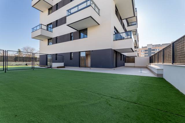 Piso en Venta en Calle Islas Caimán, 3 en El Olivar