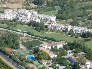 Vista exterior de Casa adosada en venda en Alhaurín de la Torre amb Aire condicionat, Calefacció i Jardí privat