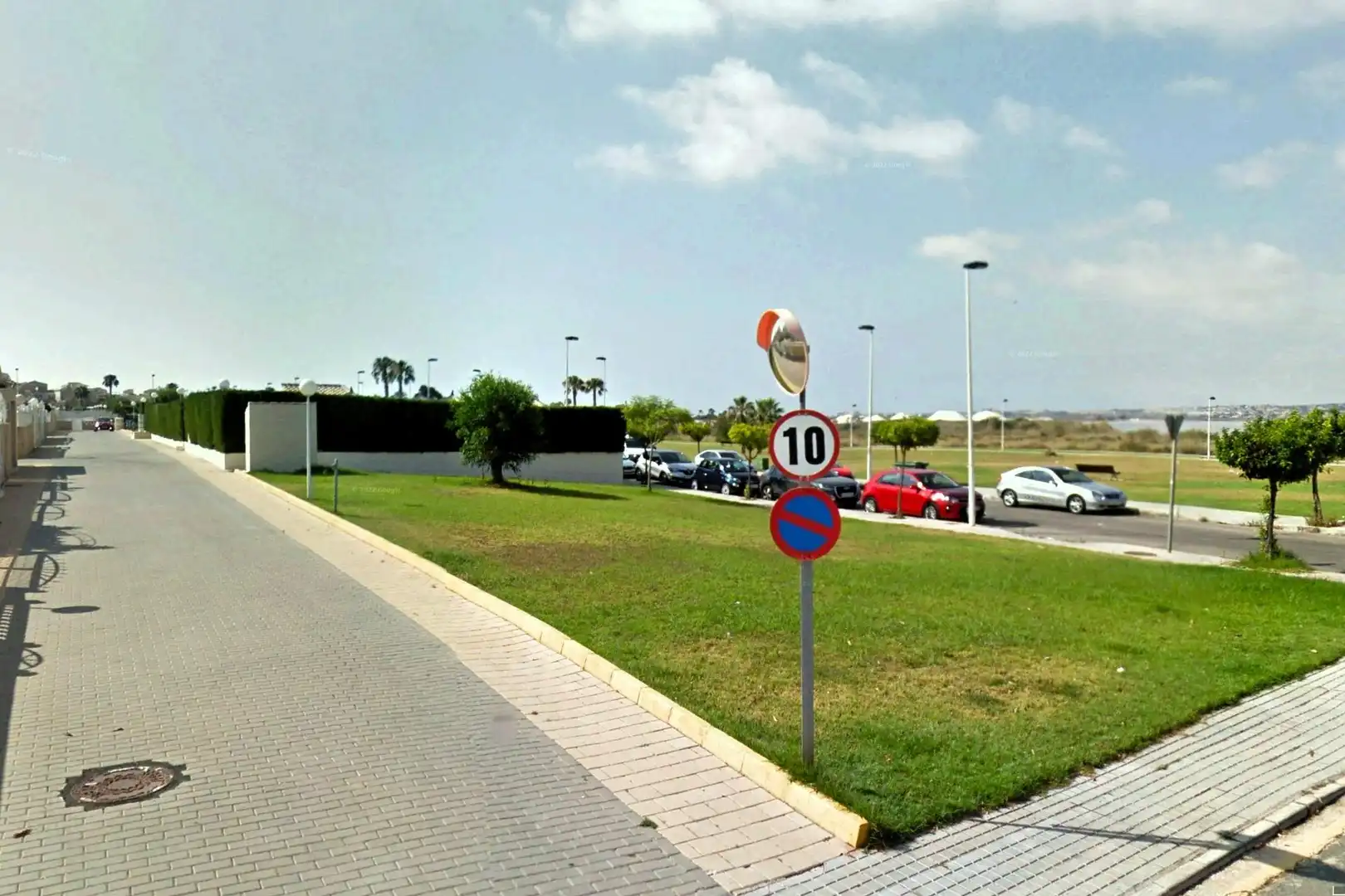 Parking de Casa adosada en venta en Torrevieja con Aire acondicionado, Calefacción y Jardín privado