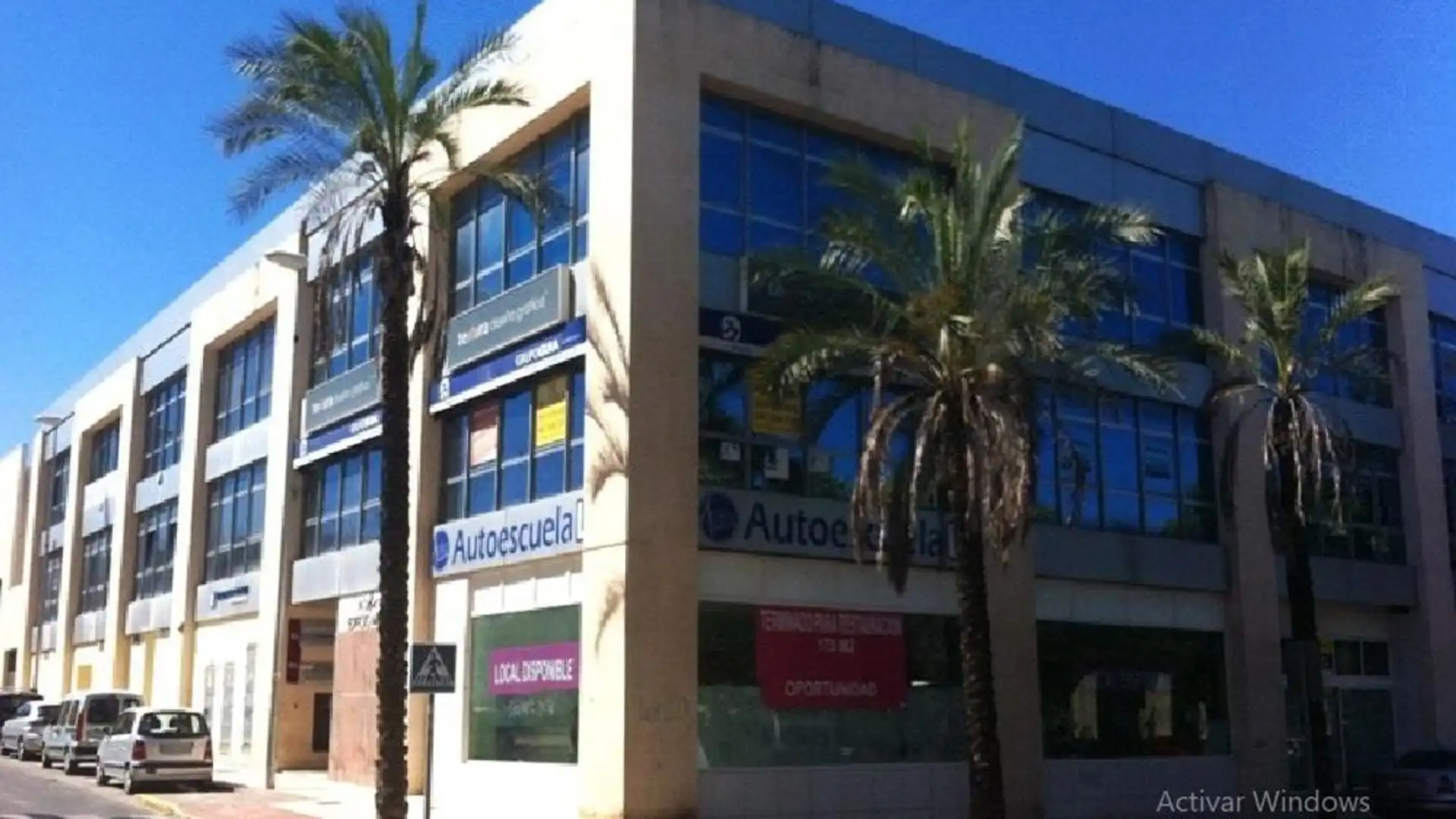 Vista exterior de Oficina en venta en Alcalá de Guadaira