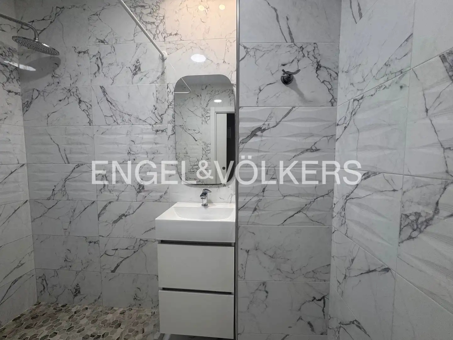Bany de Apartament de lloguer en Valencia amb Aire condicionat, Calefacció i Moblat