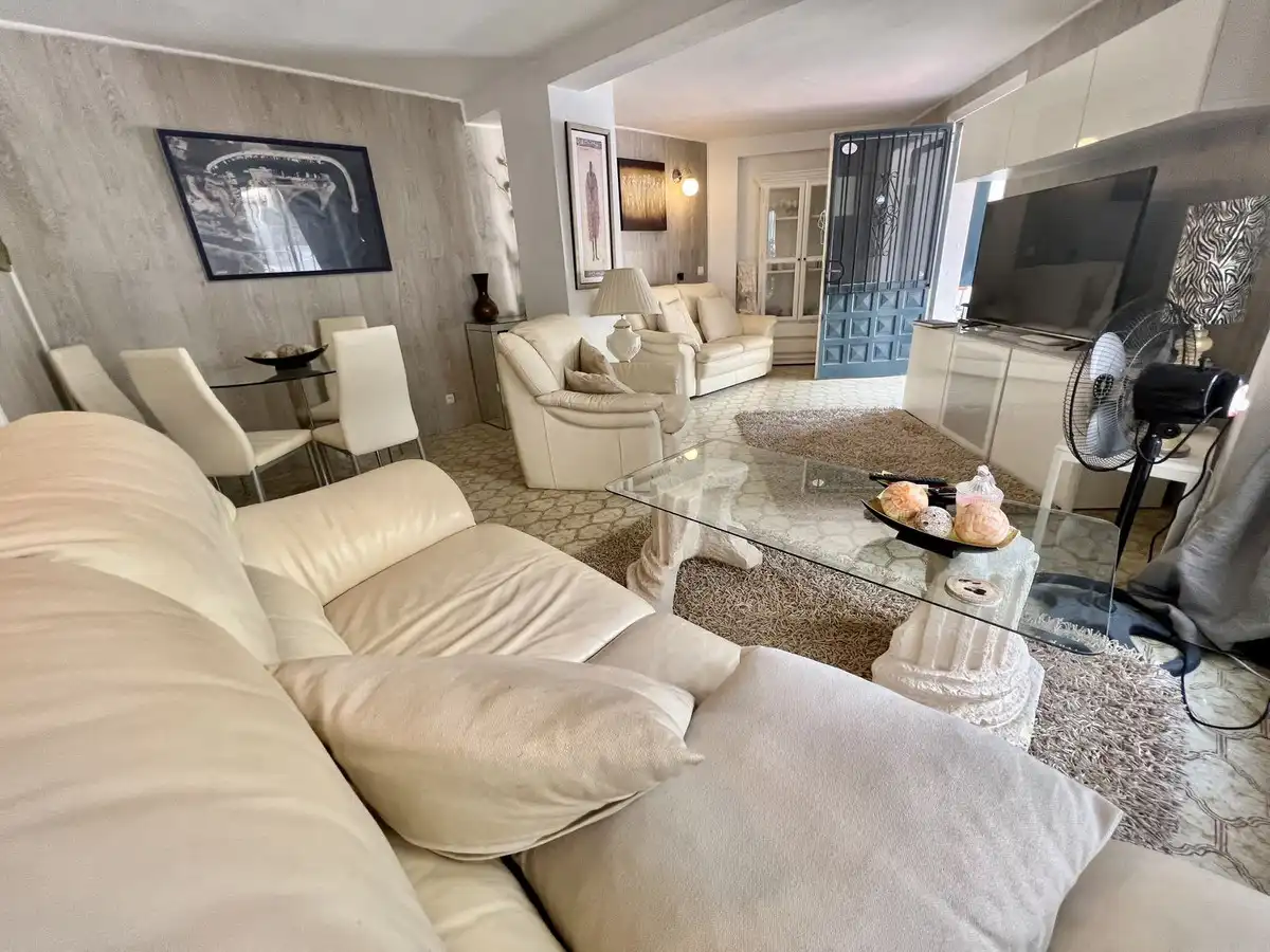 Sala d'estar de Local en venda en Marbella
