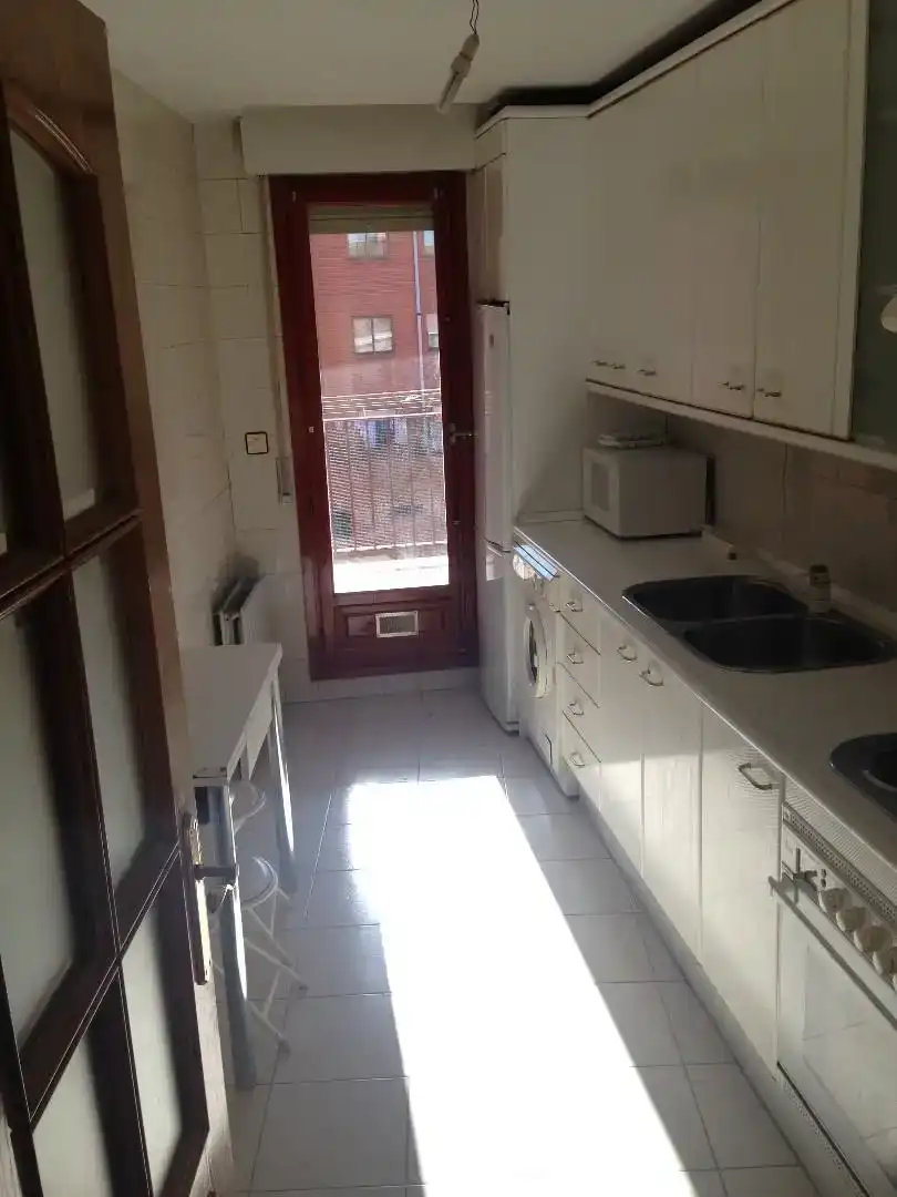 Cuina de Pis en venda en Soria Capital  amb Parquet, Moblat i Forn