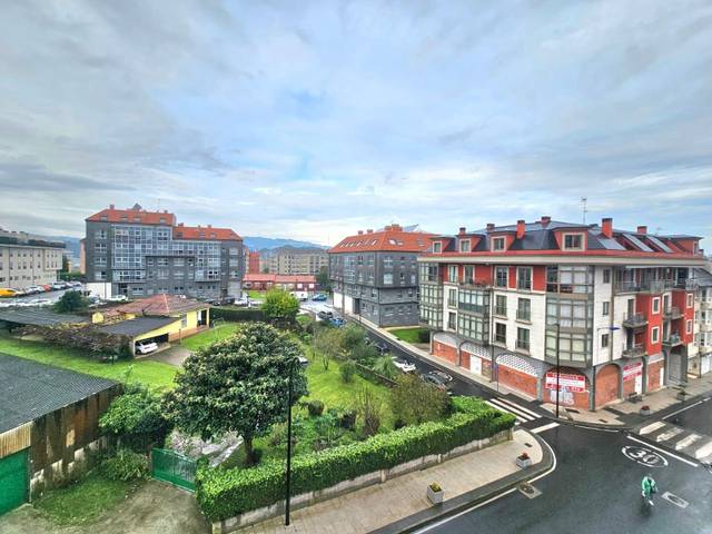 Piso en Venta en Calle de Francisco Largo Caballero en Acea de Ama - O Burgo