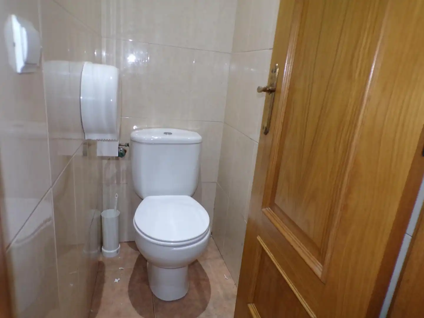 Bathroom of Commercial properties for sale in Castellón de la Plana / Castelló de la Plana  with Air Conditioner, Terrace and Furnished