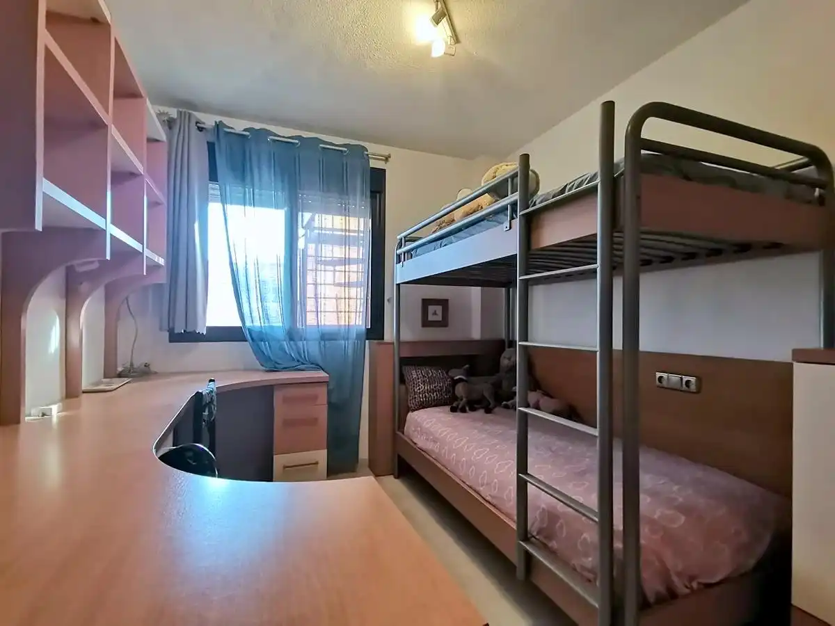 Dormitori de Àtic de lloguer en Málaga amb Jardí privat, Terrassa i Moblat