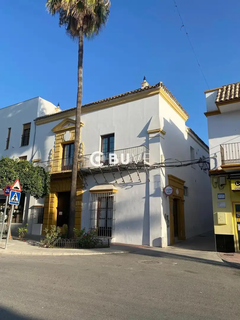 Vista exterior de Casa o xalet en venda en Lebrija amb Calefacció, Jardí privat i Terrassa