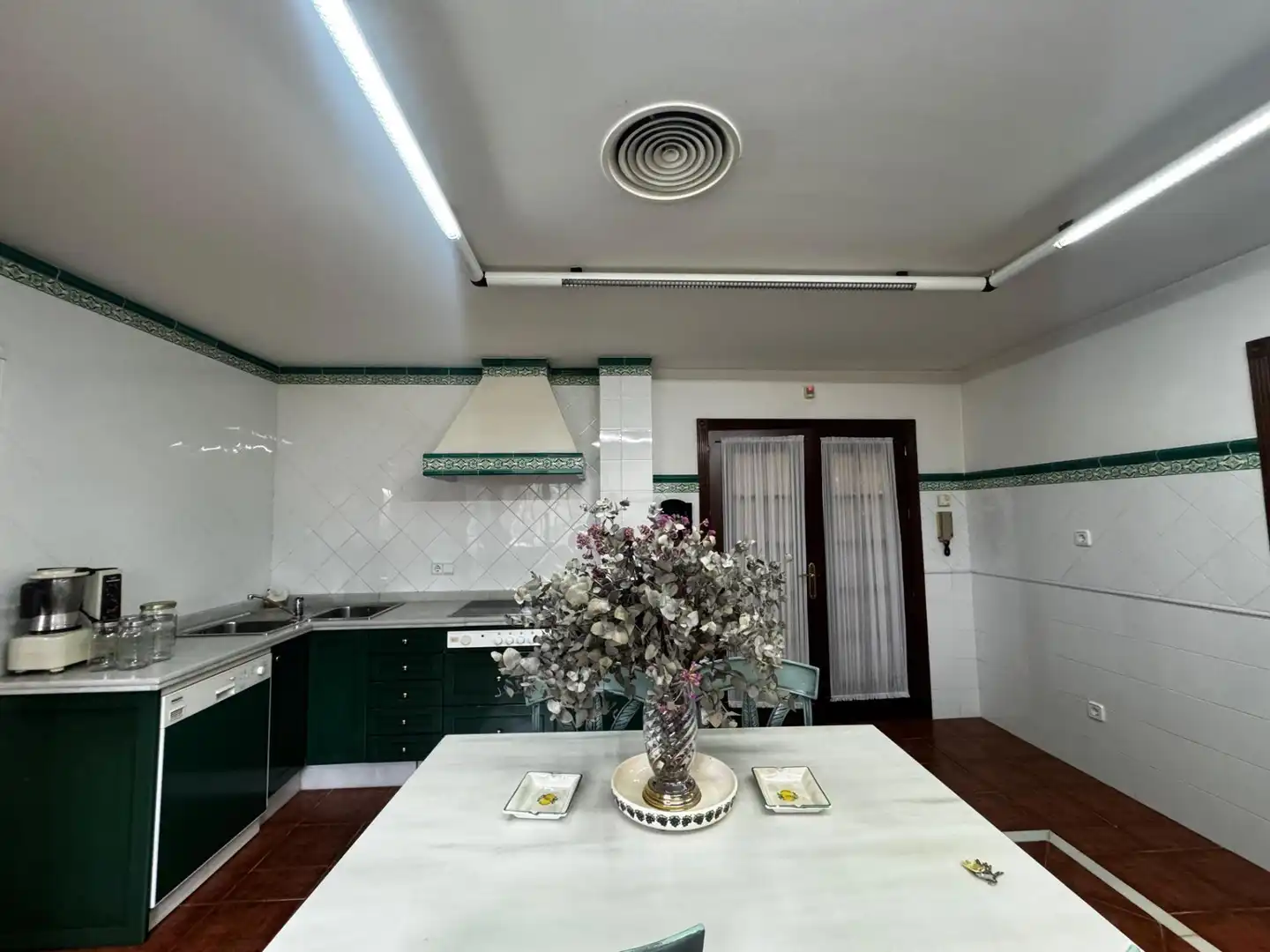 Kitchen of Houses for sale in Córdoba  with Air Conditioner, Private garden and Terrace