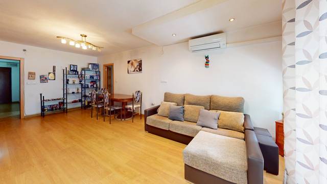 Piso en Venta en CL ABEN AL ABBAR en Albors