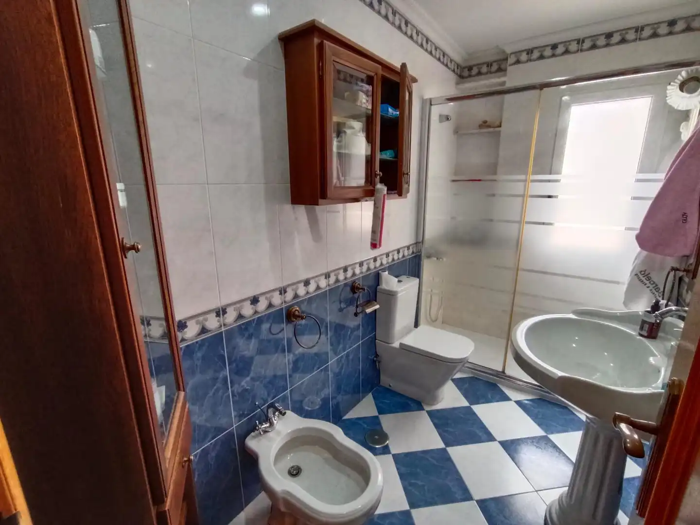 Bathroom of Flat for rent in Albacete  with Air Conditioner, Heating and Parquet flooring