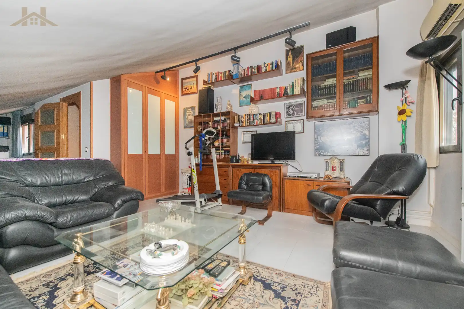 Living room of Houses for sale in Móstoles  with Air Conditioner, Heating and Private garden