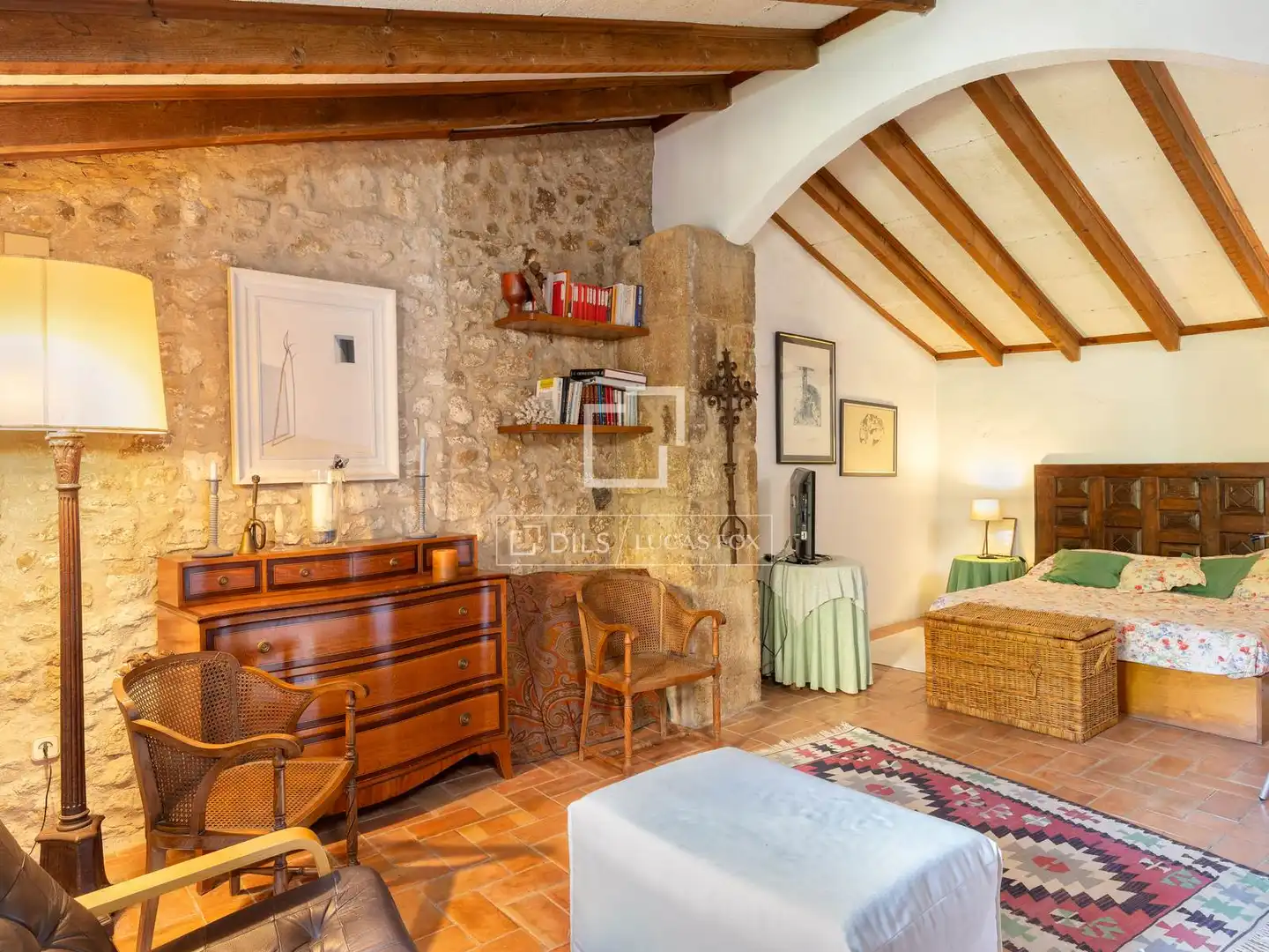 Sala de estar de Finca rústica en venta en Bàscara con Aire acondicionado, Calefacción y Jardín privado