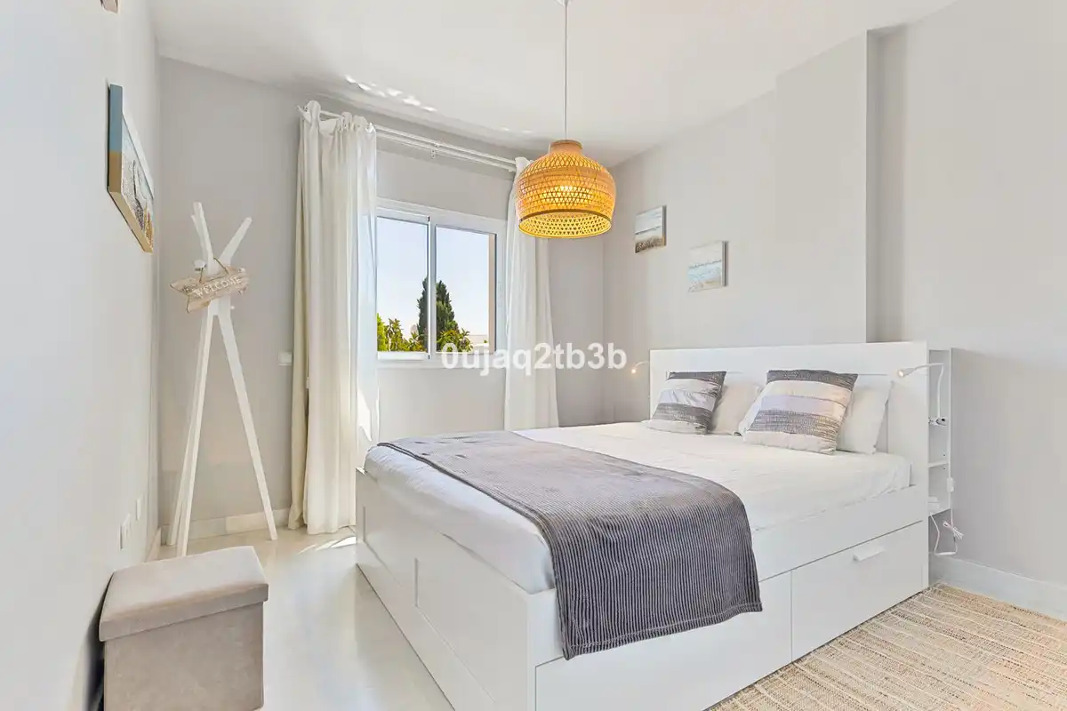 Bedroom of Apartments for sale in Nueva Andalucía