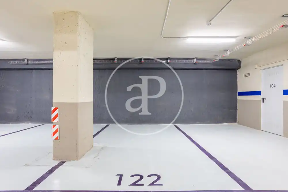 Parking de Piso en venta en Valencia con Aire acondicionado, Calefacción y Jardín privado