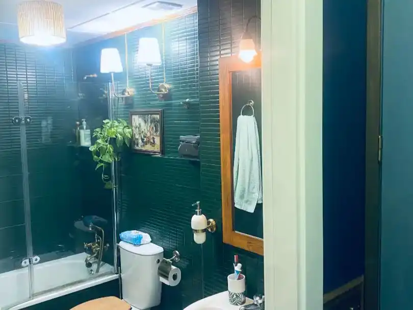 Badezimmer von Wohnung zur Miete in Sevilla mit Klimaanlage, Parkett und Möbliert