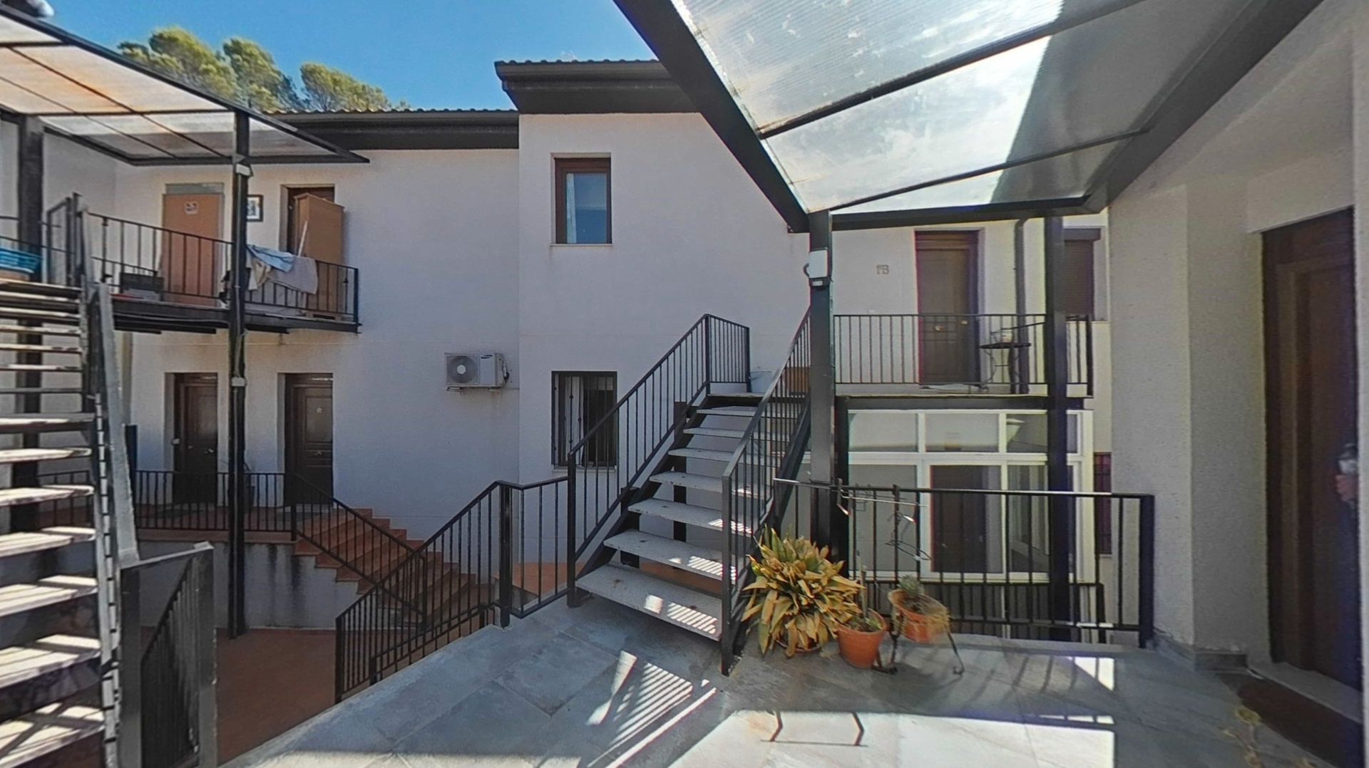 Vista exterior de Apartamento en venta en Villalbilla con Calefacción, Parquet y Terraza