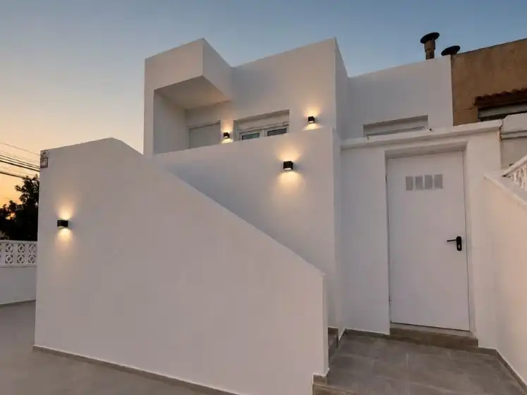 Vista exterior de Casa o chalet en venta en Santa Pola con Aire acondicionado, Terraza y Balcón