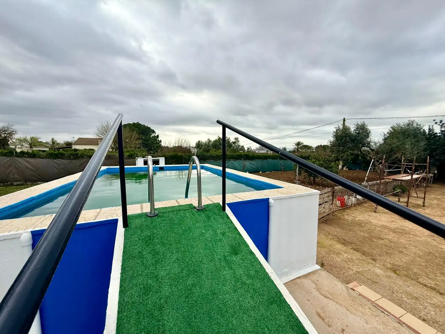 Piscina de Casa o chalet en venta en Carmona con Aire acondicionado, Jardín privado y Trastero