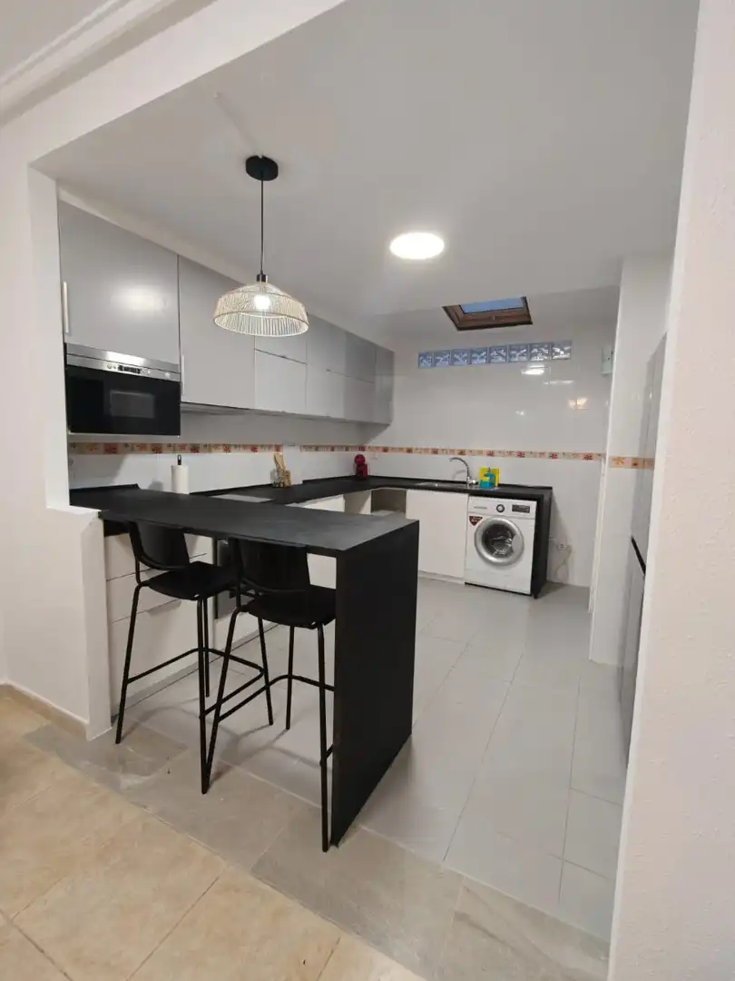Cuina de Planta baixa de lloguer en Torrevieja amb Aire condicionat, Calefacció i Terrassa