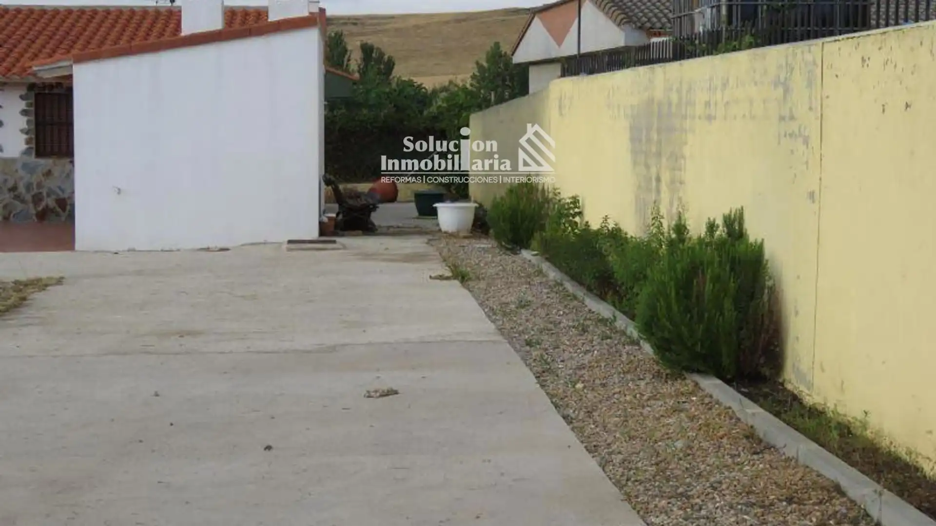 Vista exterior de Casa o chalet en venta en Miranda de Azán con Calefacción y Amueblado