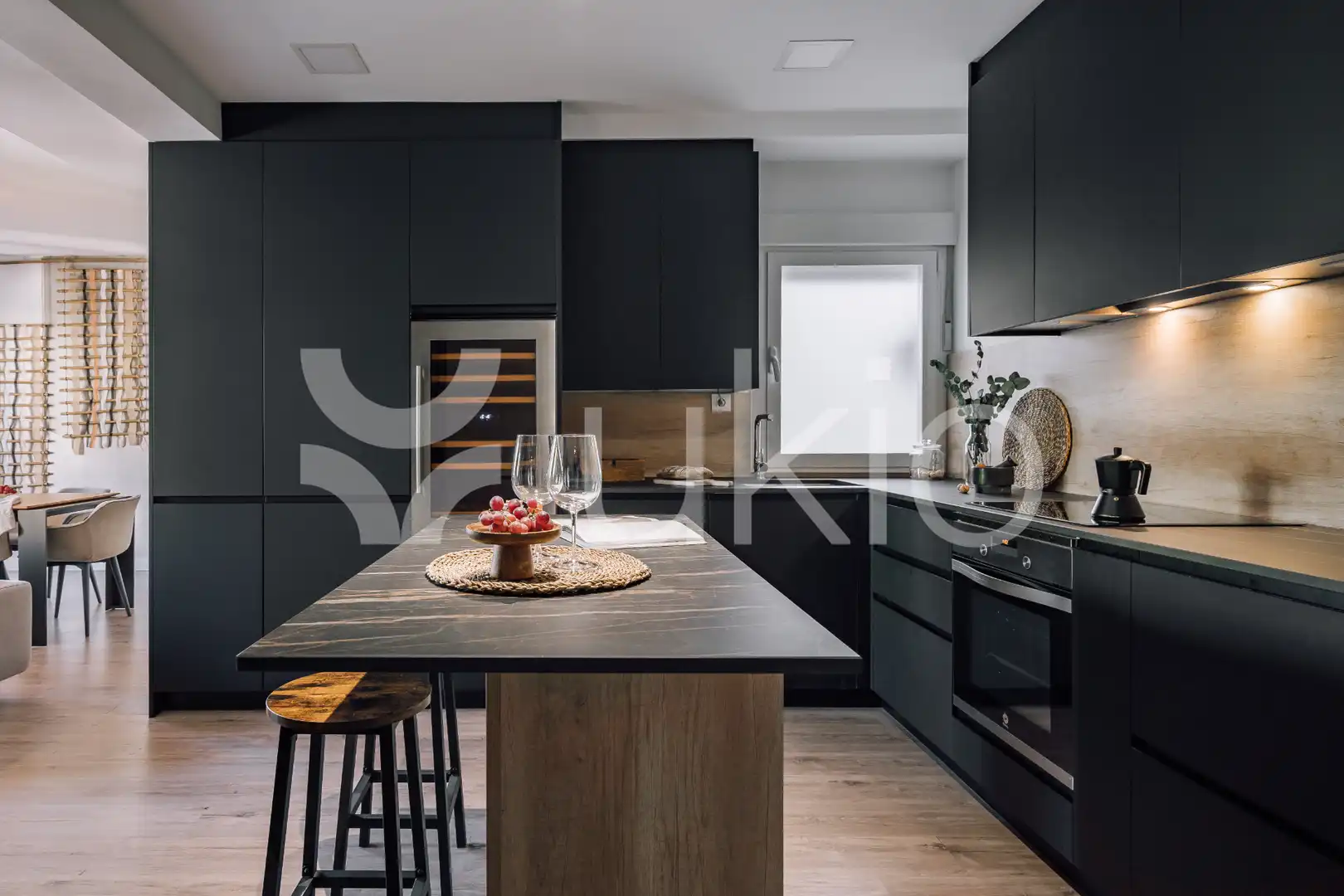 Cuina de Apartament de lloguer en Madrid amb Aire condicionat, Calefacció i Moblat