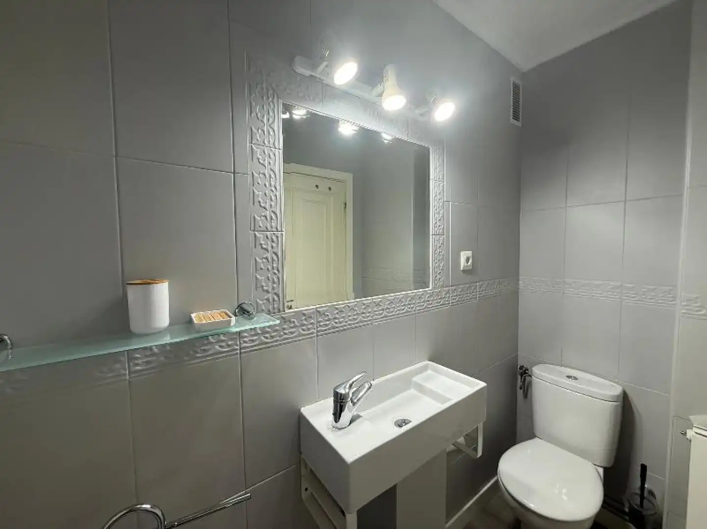 Badezimmer von Wohnung zur Miete in Comillas (Cantabria) mit Heizung, Parkett und Terrasse