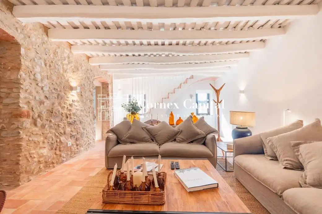 Sala de estar de Casa o chalet en venta en La Bisbal d'Empordà con Aire acondicionado, Calefacción y Jardín privado
