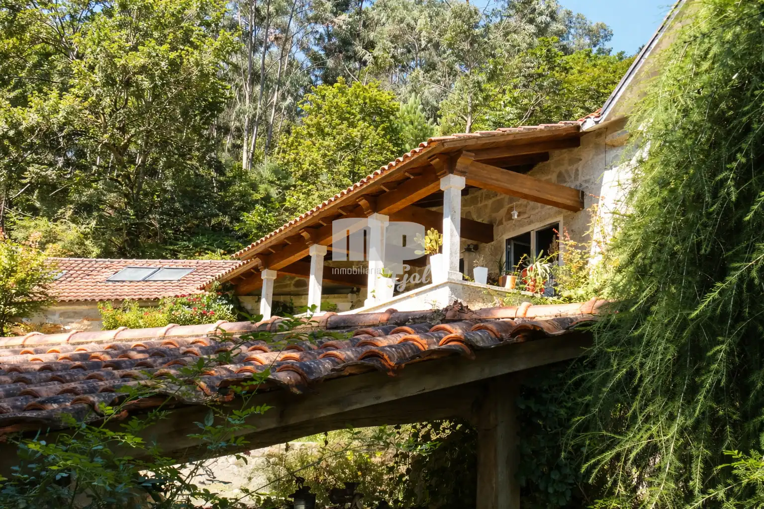 Vista exterior de Finca rústica en venda en Gondomar amb Calefacció, Jardí privat i Terrassa