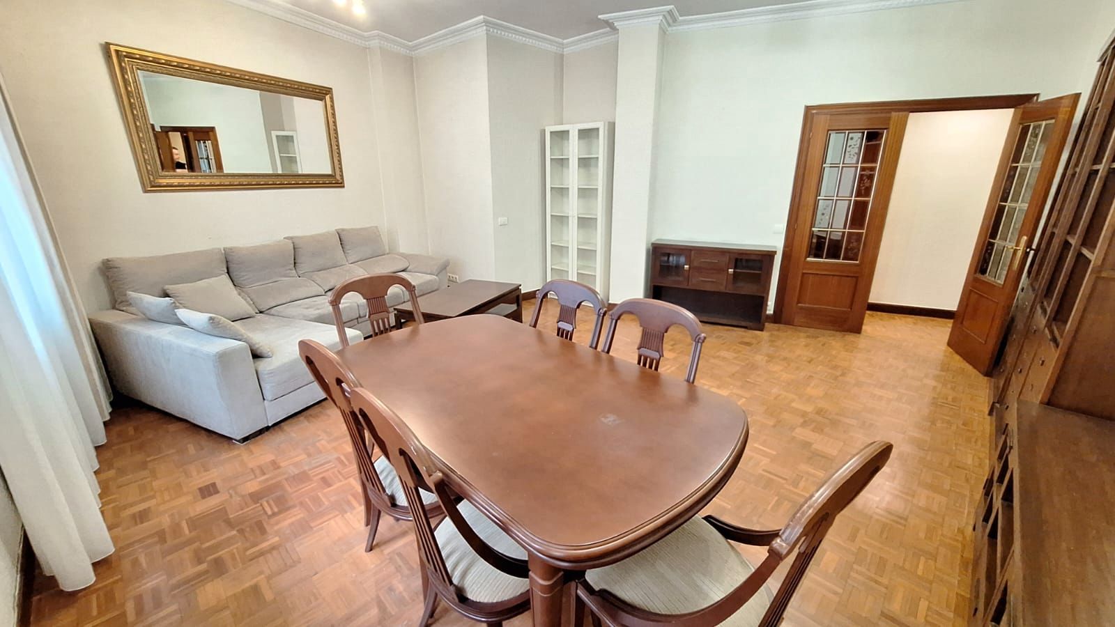 Menjador de Pis en venda en Bilbao  amb Calefacció, Terrassa i Forn