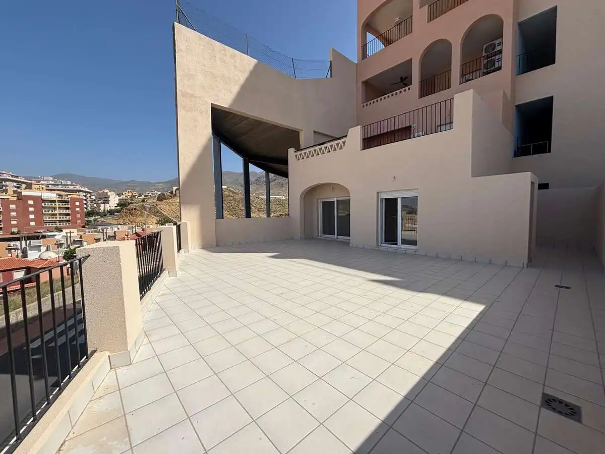 Terrassa de Pis en venda en Roquetas de Mar amb Aire condicionat, Terrassa i Piscina comunitària