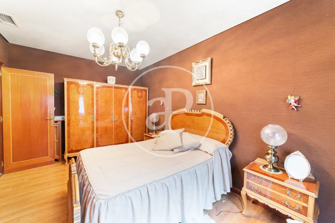 Dormitori de Casa adosada en venda en Madrid amb Aire condicionat, Calefacció i Jardí privat