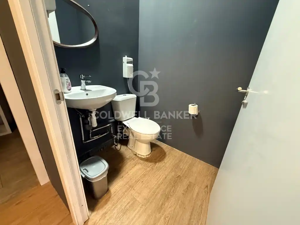 Bany de Local de lloguer en Valencia amb Aire condicionat