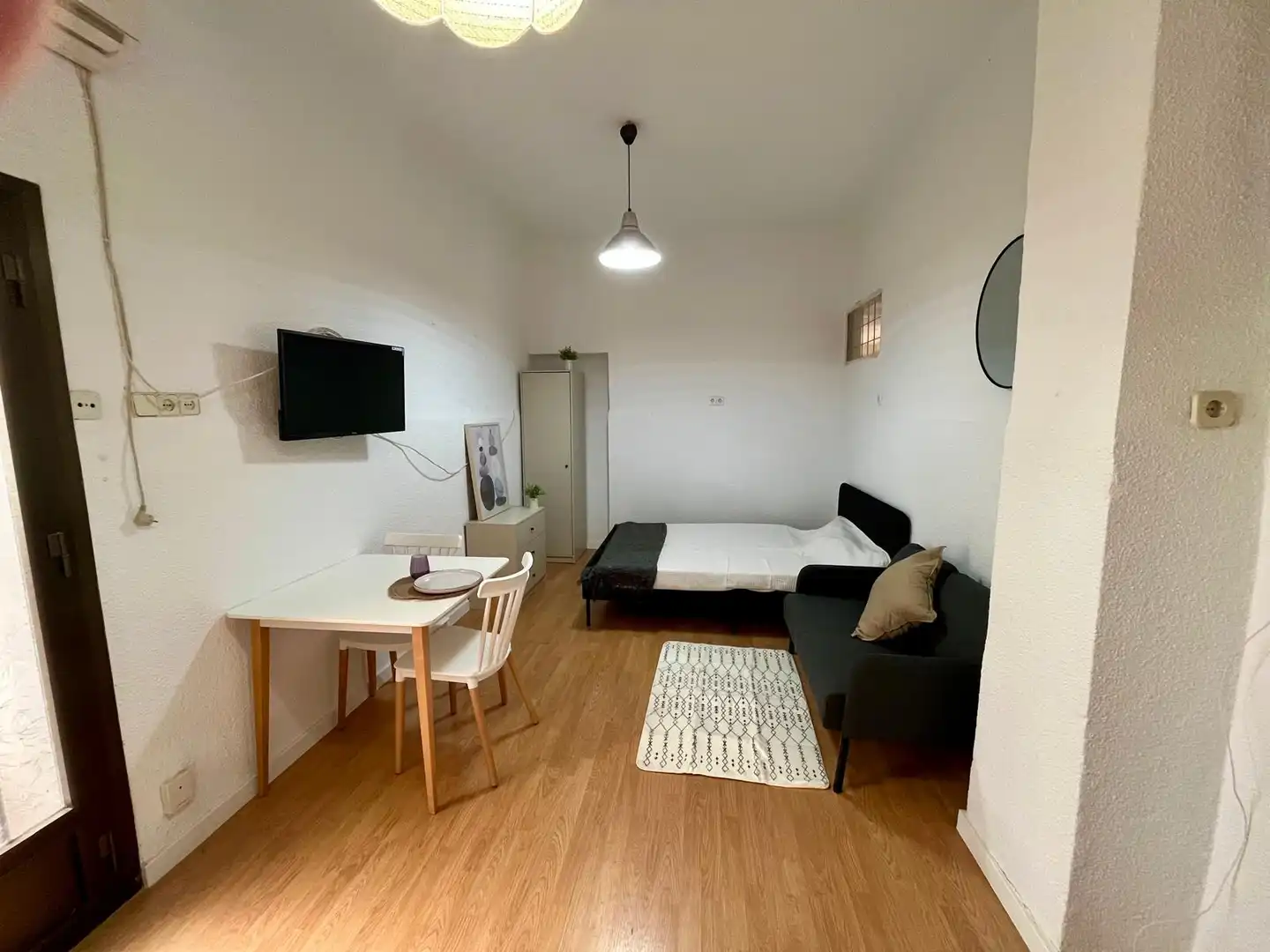 Schlafzimmer von Wohnung zum Verkauf in Madrid mit Heizung, Waschmaschine und Fernseher