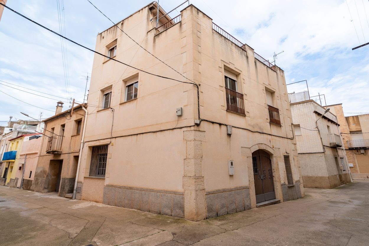 Vista exterior de Casa o xalet en venda en Tortosa amb Terrassa, Traster i Moblat
