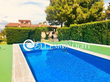 Detached house with pool for sale in Roquetes