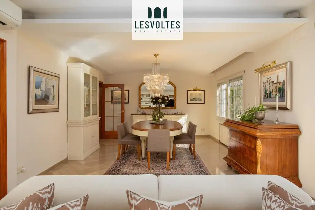 Sala de estar de Casa o chalet en venta en La Bisbal d'Empordà con Aire acondicionado, Calefacción y Jardín privado