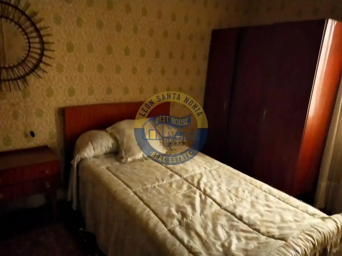 Bedroom of Country homes for sale in Mansilla de las Mulas  with Private garden and Balcony