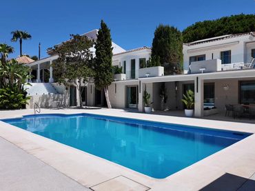 Xalet amb piscina en venda a Guadalmina baja calle 8