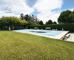 Swimming pool of House or chalet for sale in Villares de la Reina  with Heating, Parquet flooring and Terrace