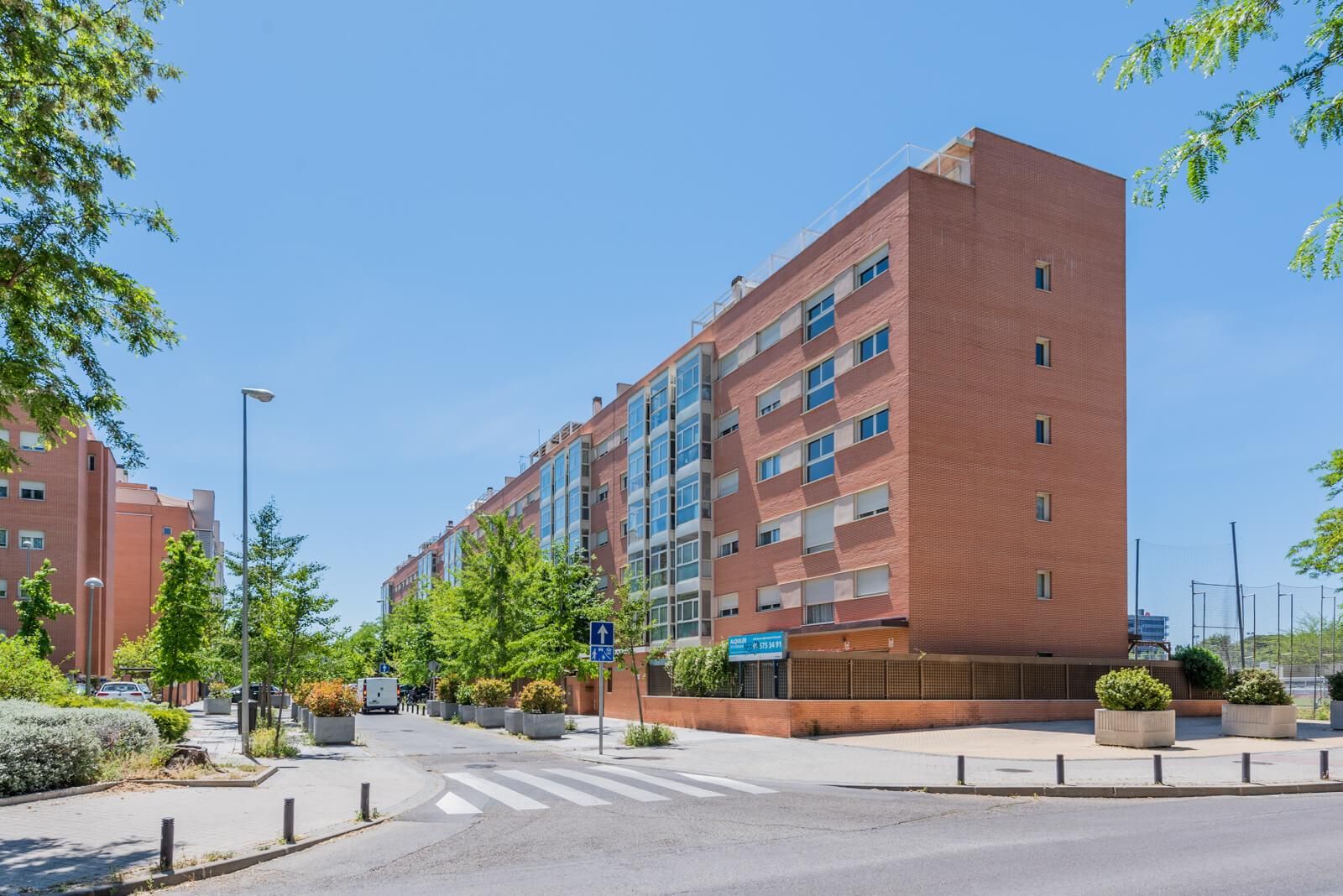 Exterior view of Flat to rent in  Madrid Capital  with Air Conditioner, Parquet flooring and Storage room