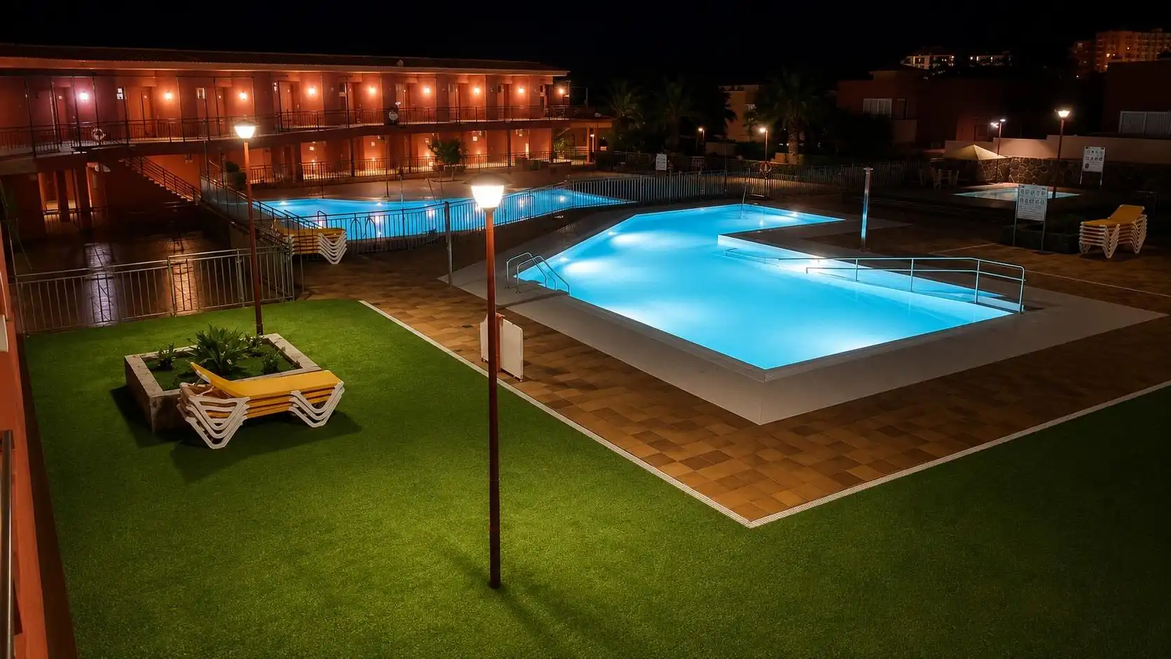 Piscina de Casa o xalet de lloguer en San Bartolomé de Tirajana amb Aire condicionat, Terrassa i Piscina comunitària