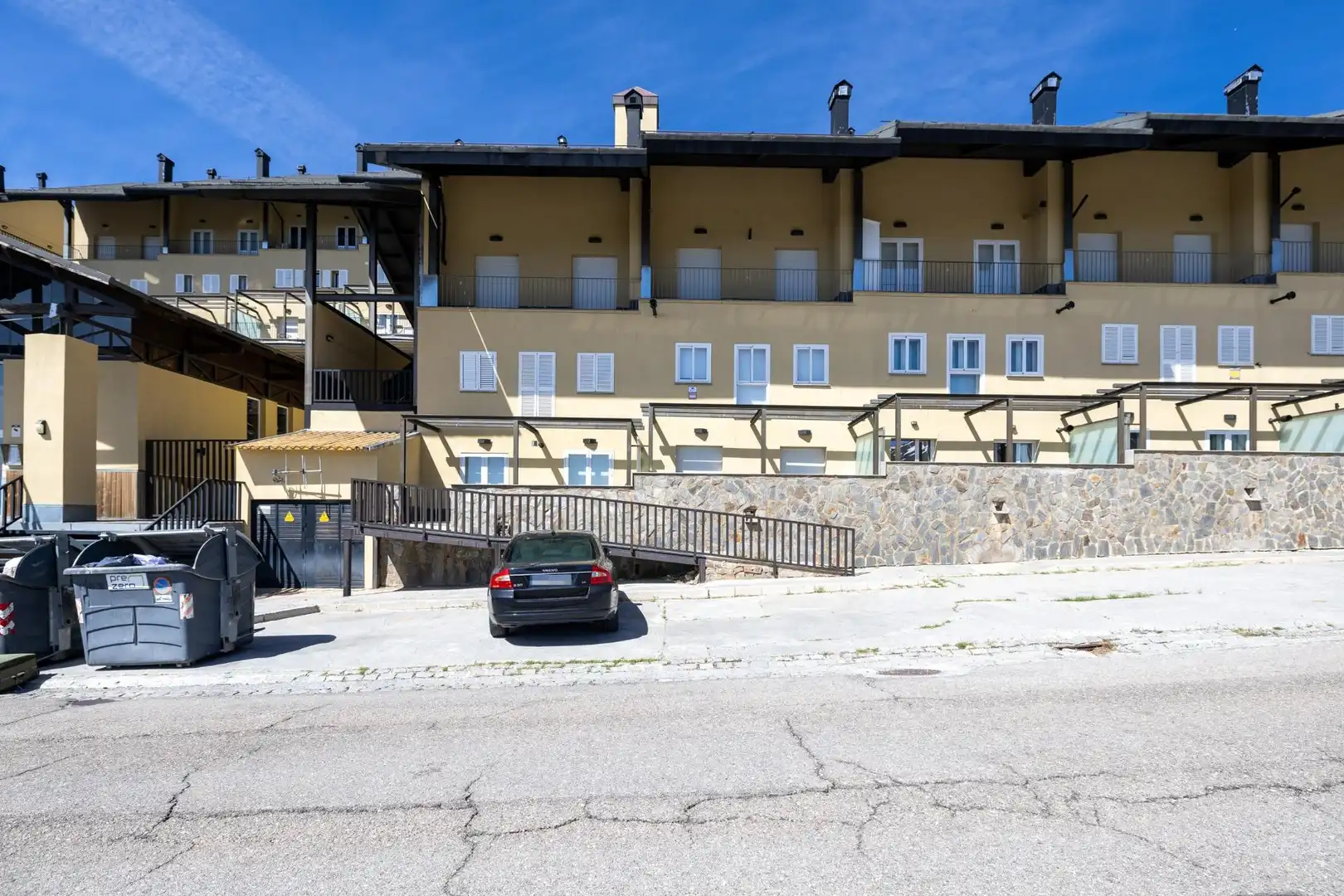 Vista exterior de Dúplex en venta en Sierra Nevada con Calefacción, Terraza y Trastero