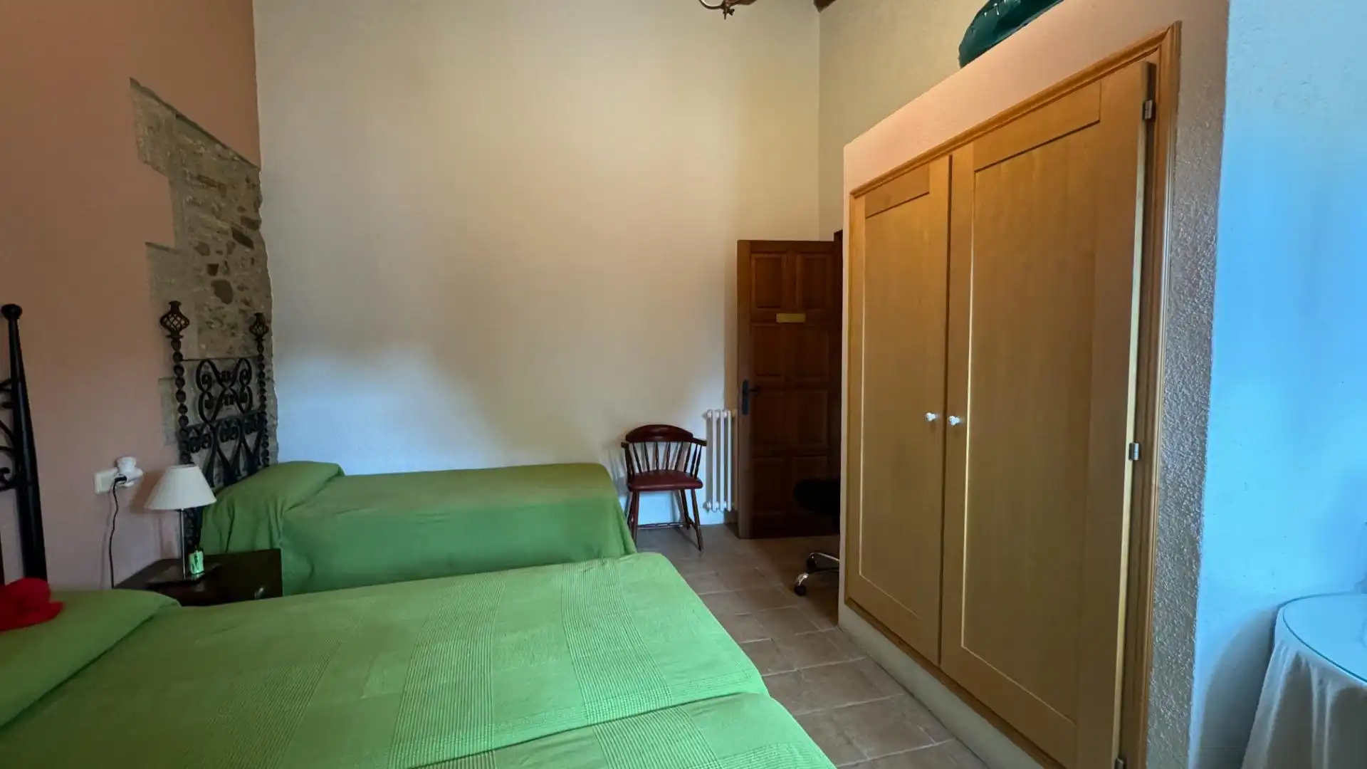 Habitación de Casa o chalet en venta en Llambilles con Calefacción, Jardín privado y Terraza