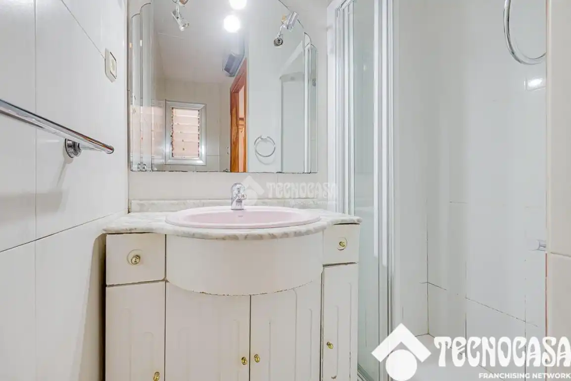 Piso con terraza en venta en Nou Barris, imagen 32
