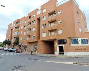 Vista exterior de Pis de lloguer en  Almería Capital amb Aire condicionat i Terrassa